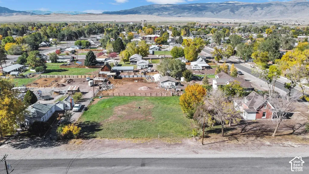 Expansive corner parcel featuring open space, perimeter fencing, and prominent mountain backdrops
