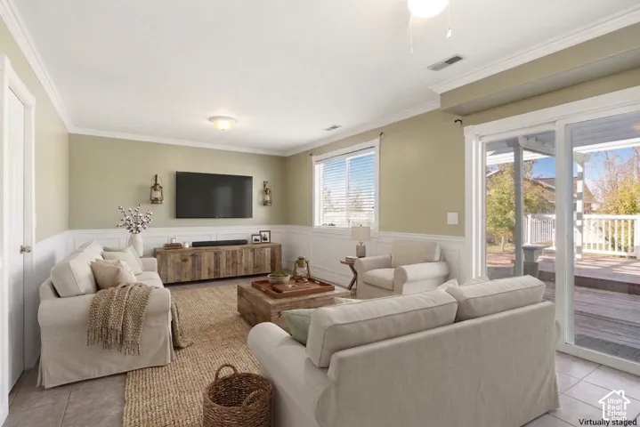 Virtual staging in farmhouse decor