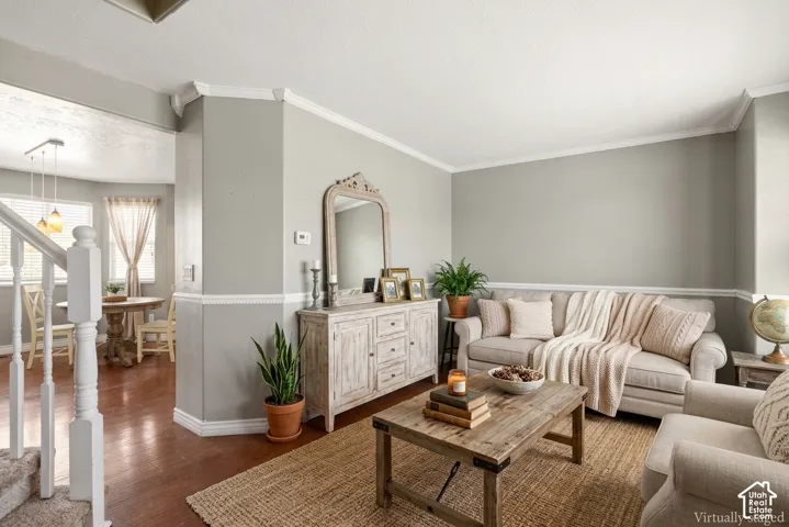 Virtual staging in farmhouse decor
