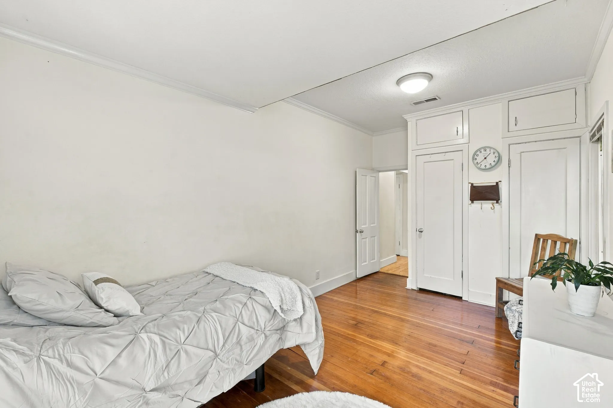 Second bedroom (on the main level)