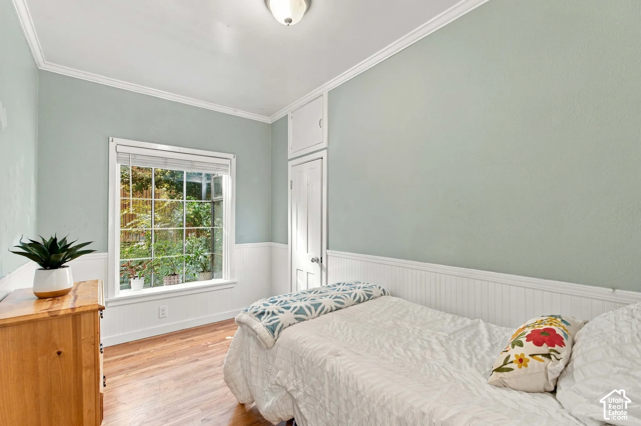 Third bedroom (on the main level)