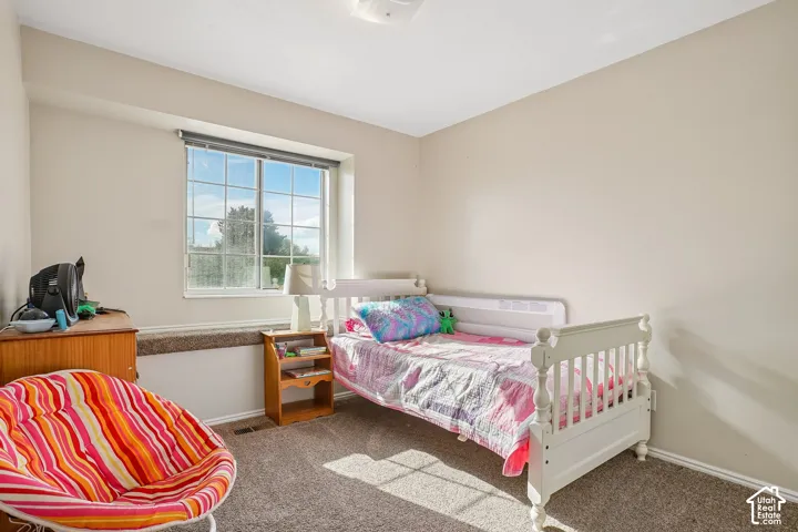 Neutral wall tones, wall-to-wall carpeting, and a recessed window seat featuring a horizontal sill