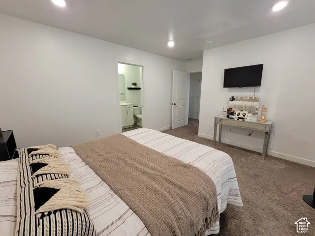 Neutral-toned carpeted flooring, recessed ceiling lighting, and solid-core interior doors