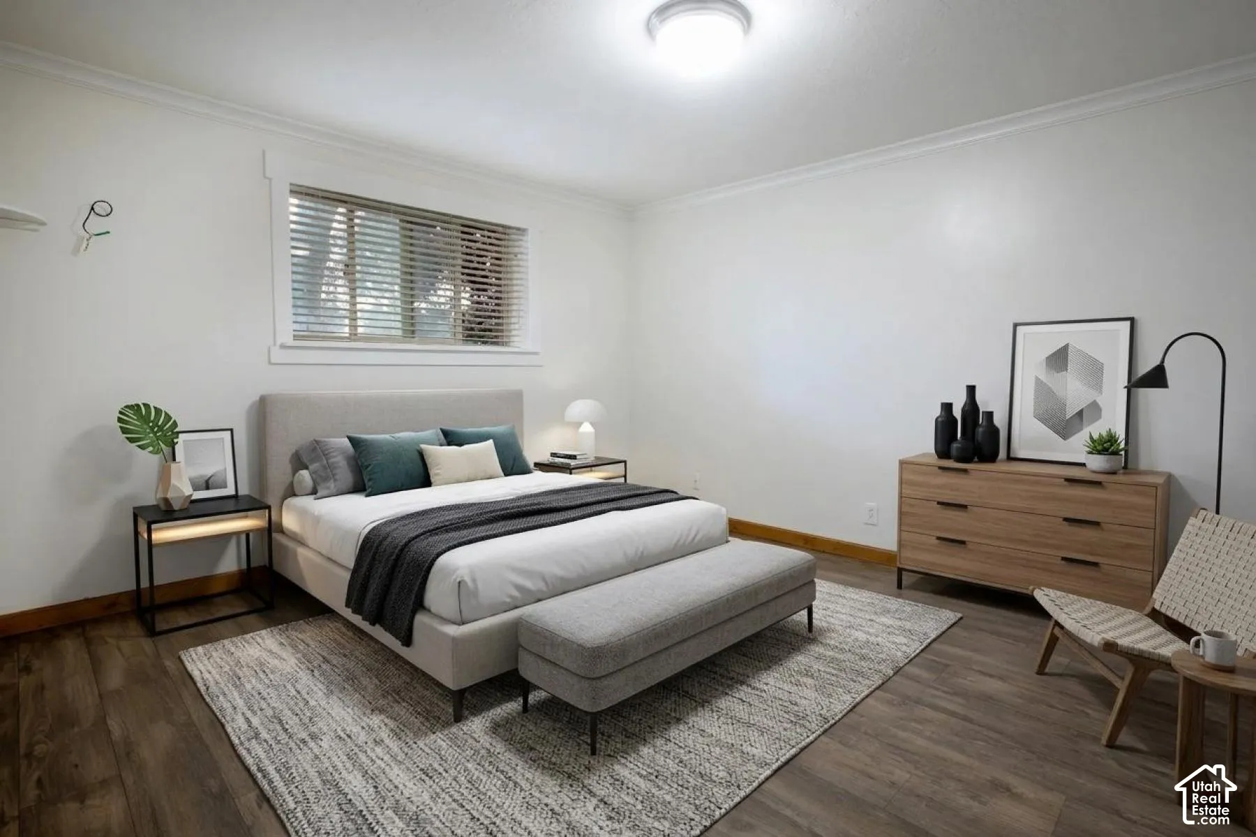 Room featuring wood-finish flooring, crown molding, and horizontal window blinds
