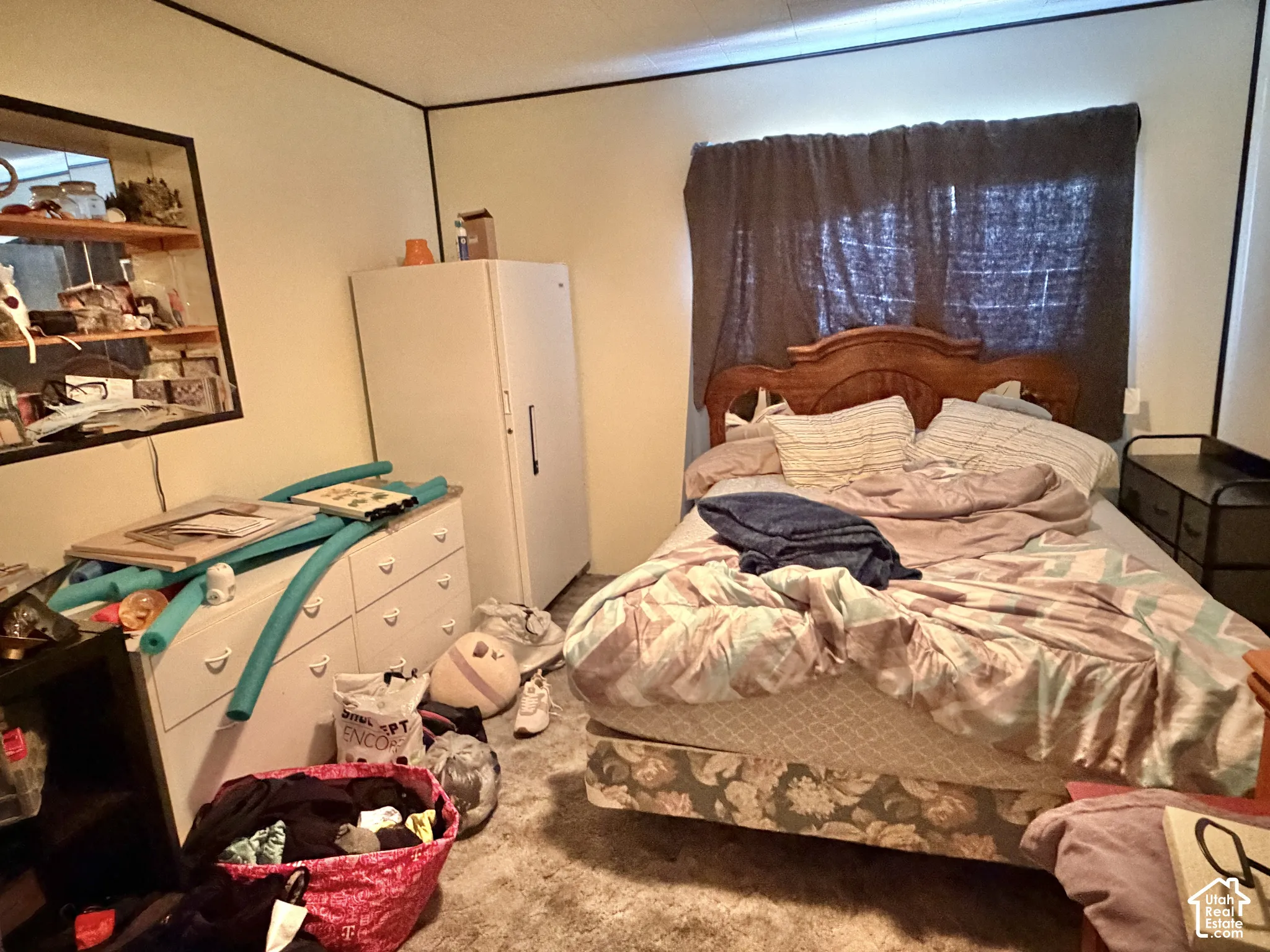 Room featuring neutral-toned walls, dark trim accents, and wall-to-wall carpeting