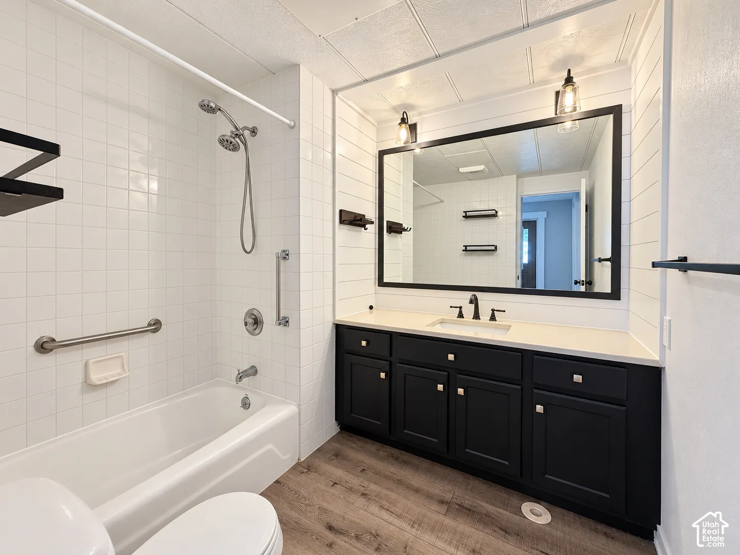 Full bathroom