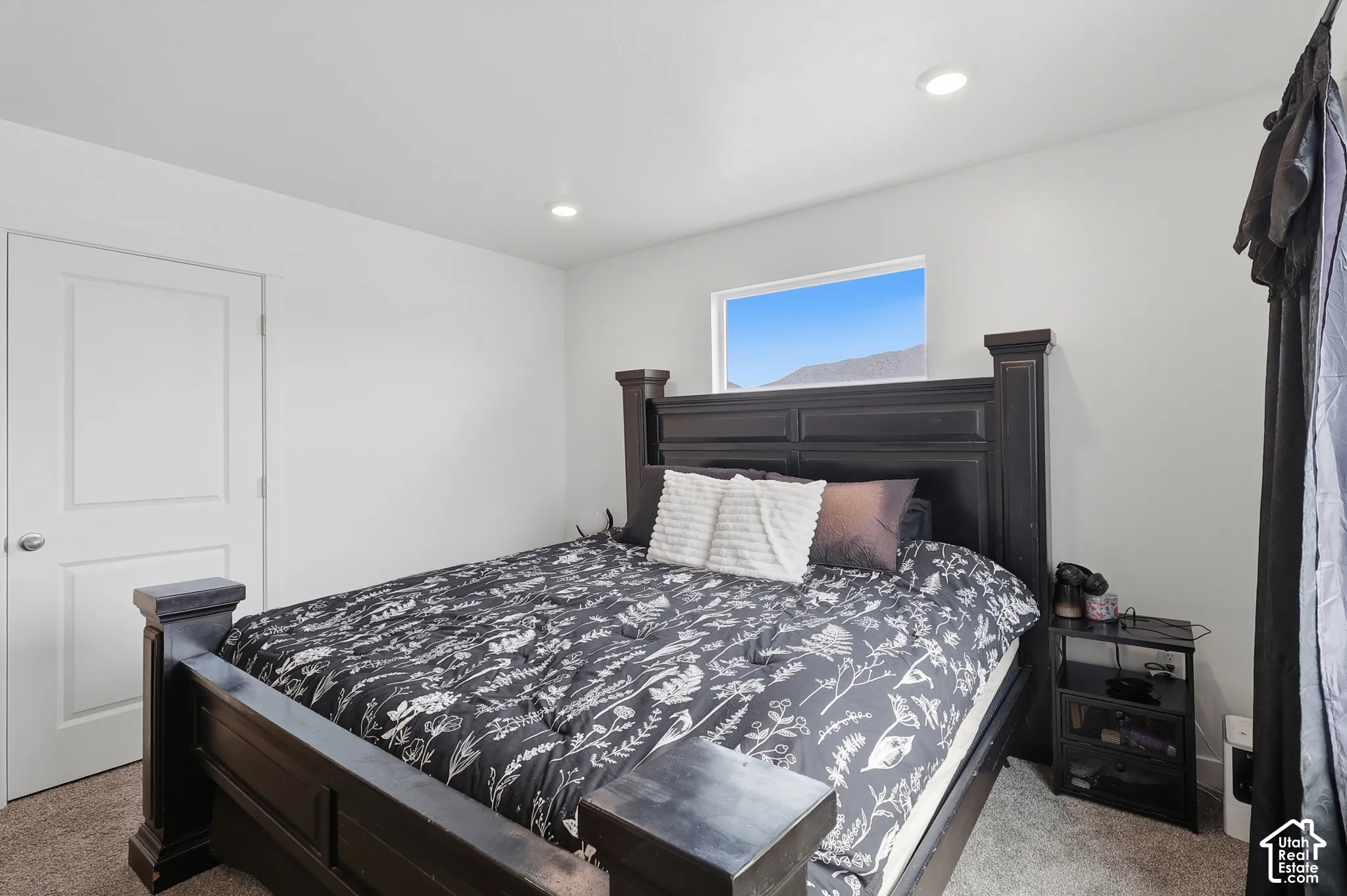 Interior room featuring neutral wall color, recessed lighting, carpeted flooring, and a rectangular window