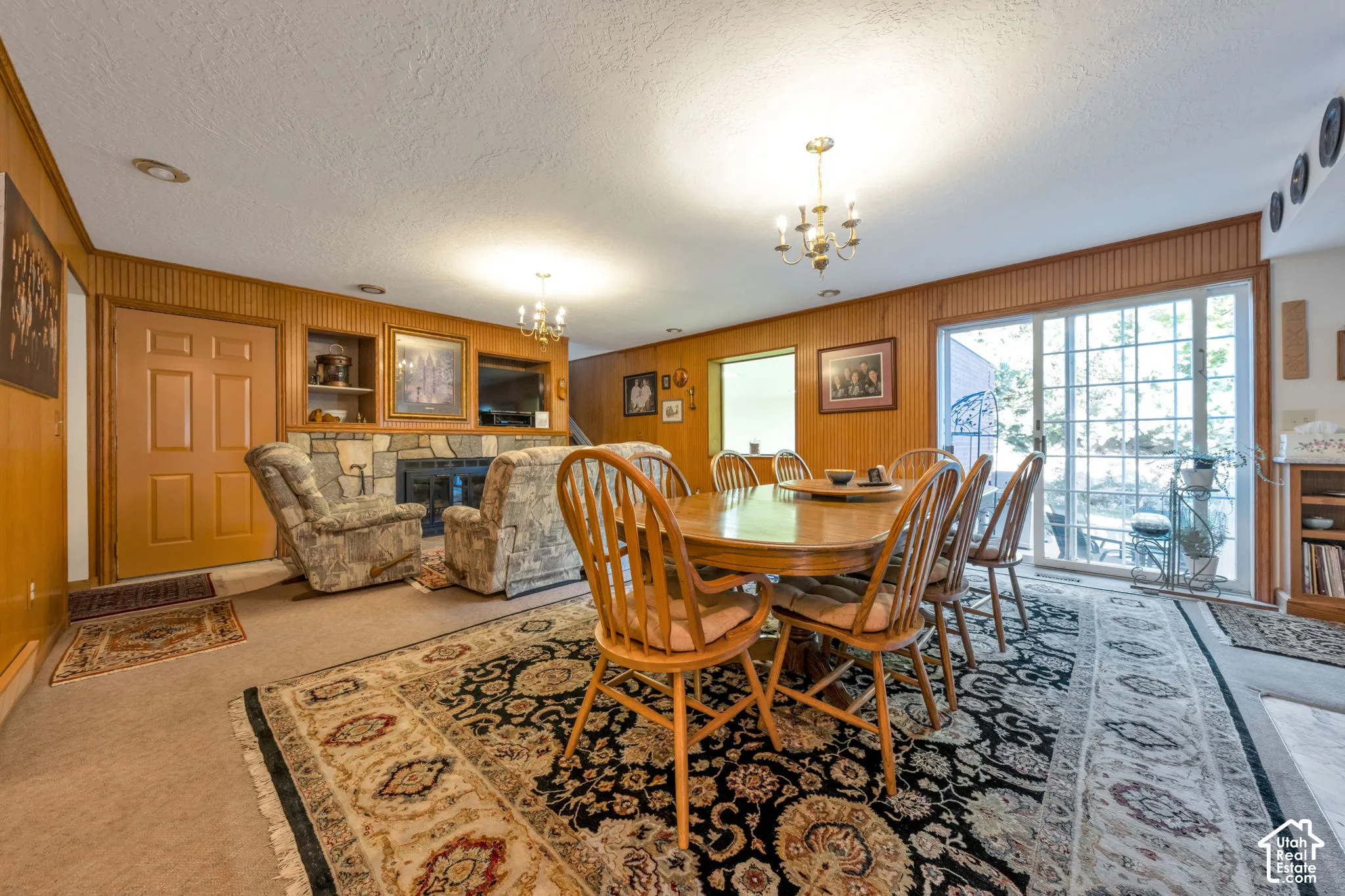 Great-room eat in kitchen area, with large accessibility to the outdoor patio.