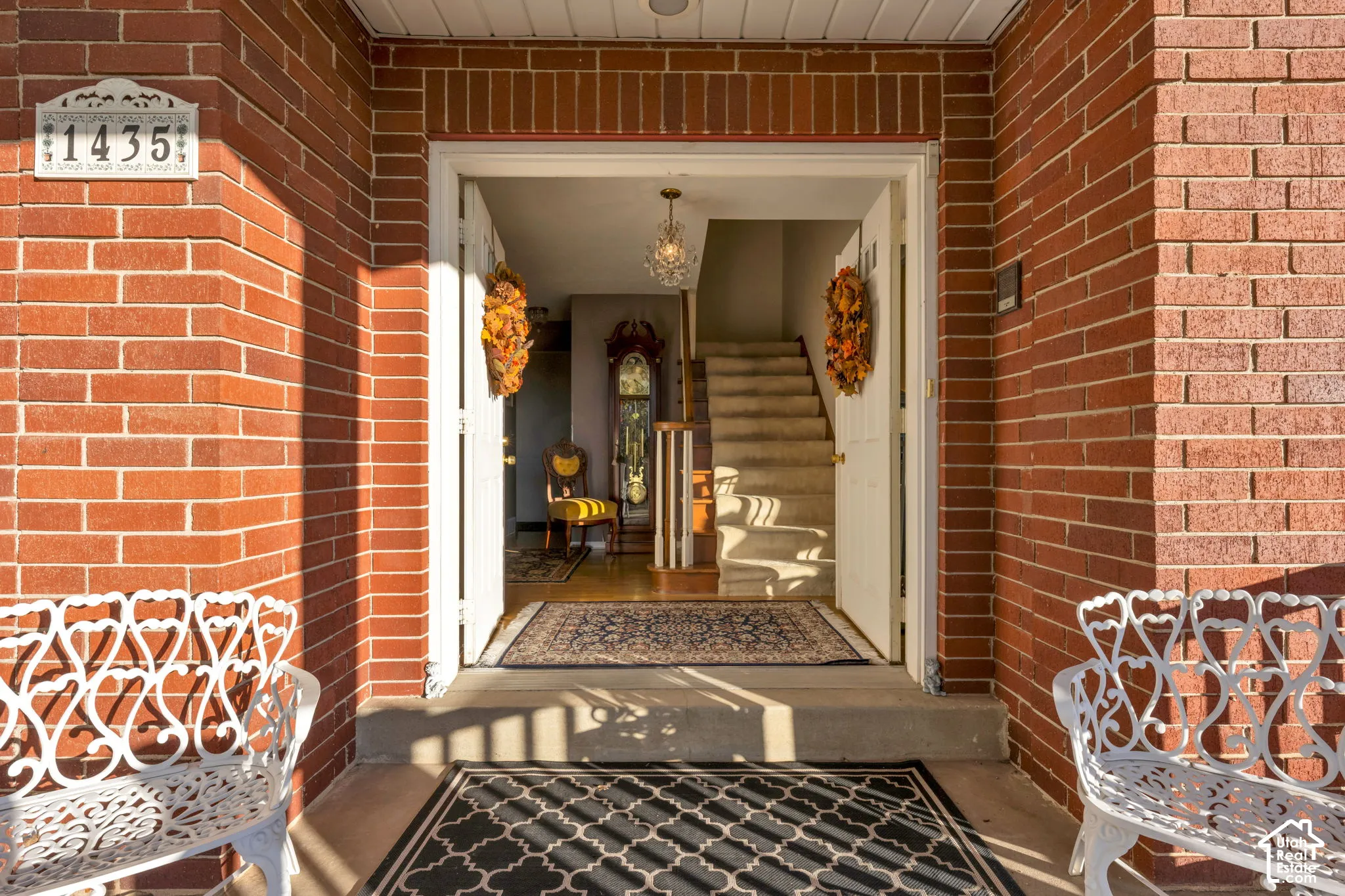 Large welcoming Front Porch
