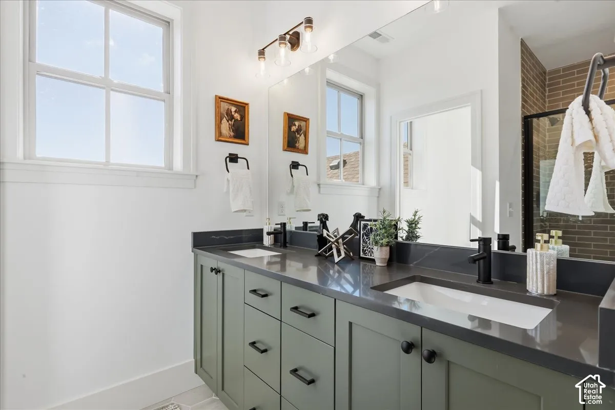 Upper Floor Bath 1