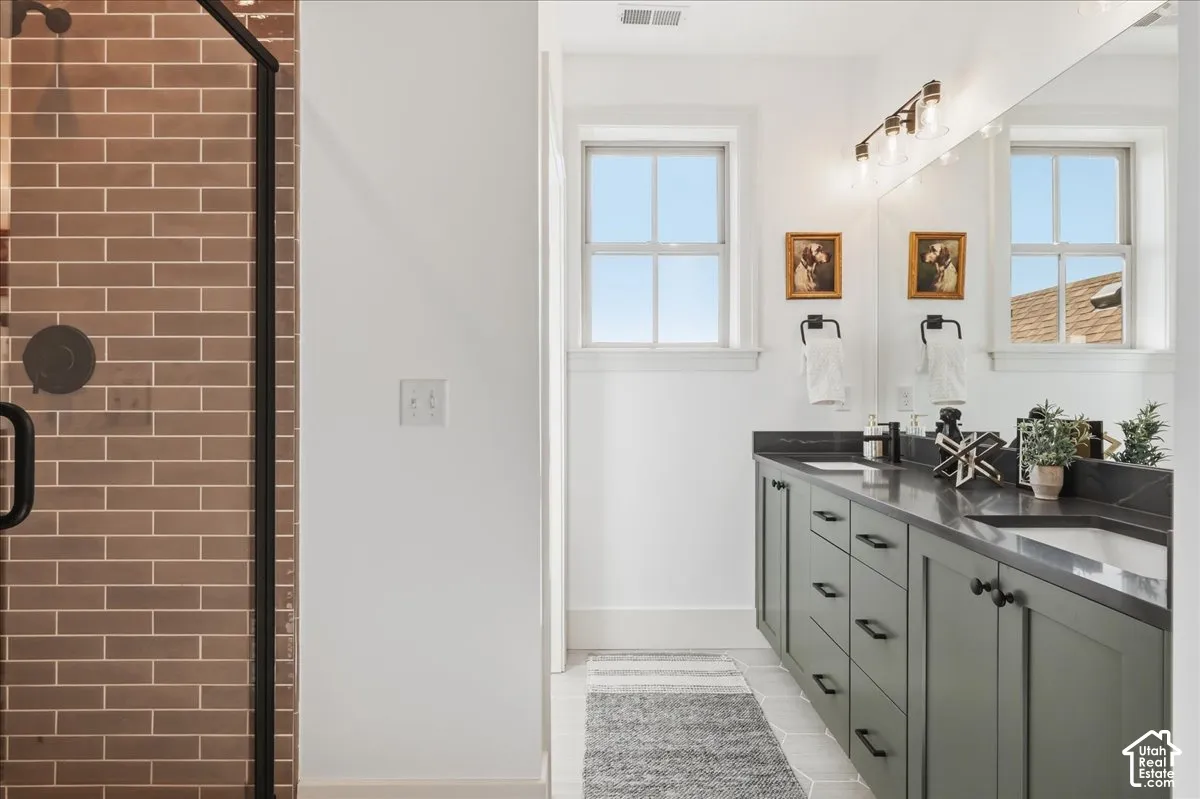 Upper Floor Bath 1