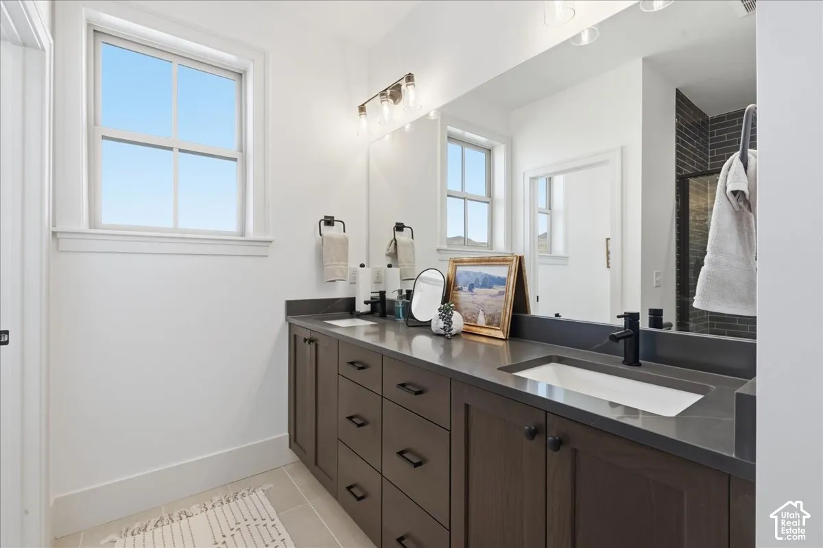 Upper Floor Bath 2
