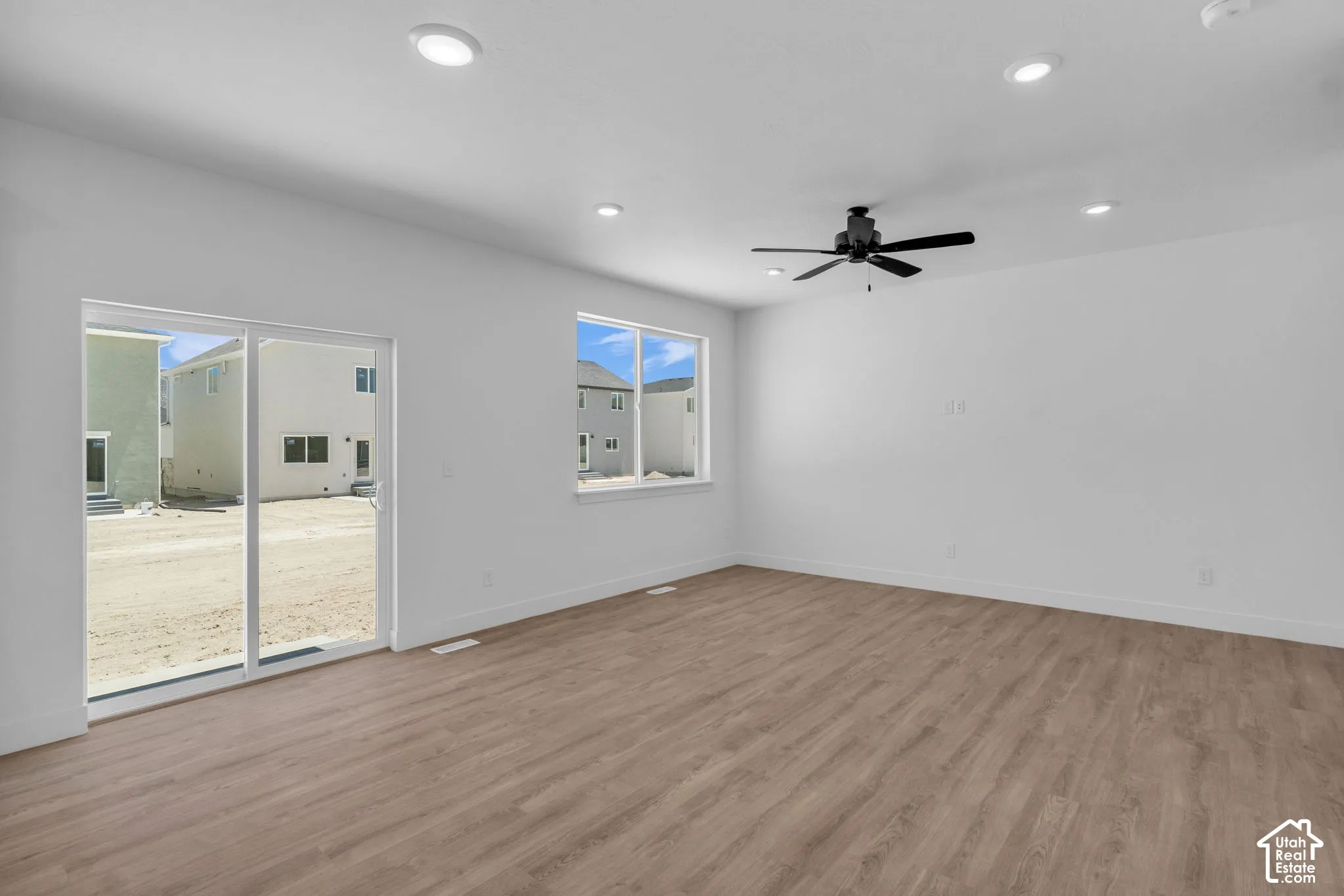 Family room with 9' ceiling and ceiling fan.