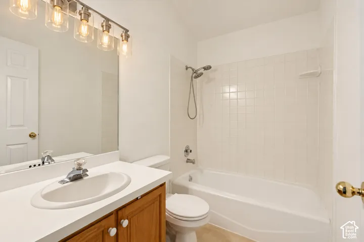 2nd level primary bathroom (west)