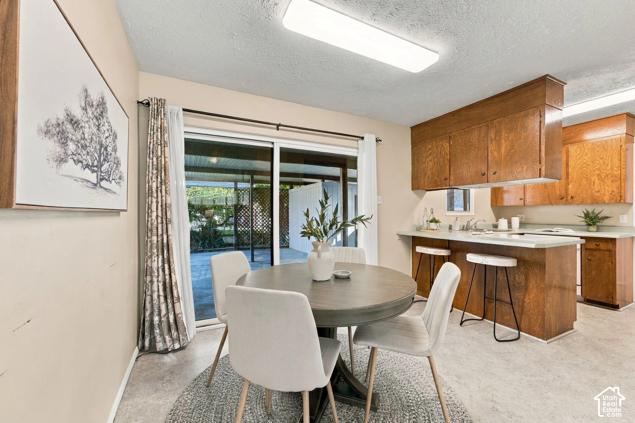 Kitchen dining
