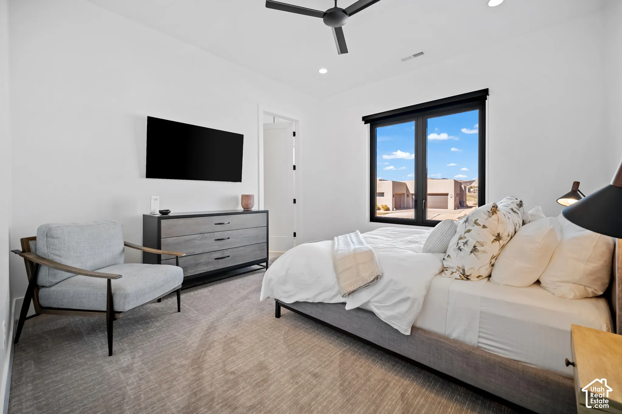Guest bedroom