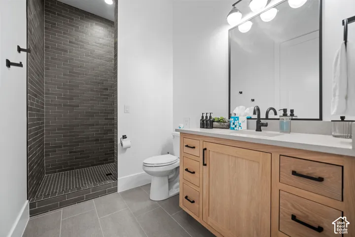 Bunk room bath