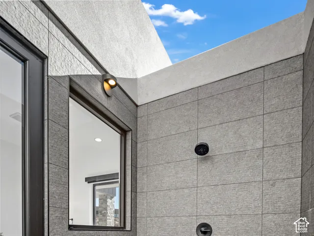 Second primary bath private open-air shower