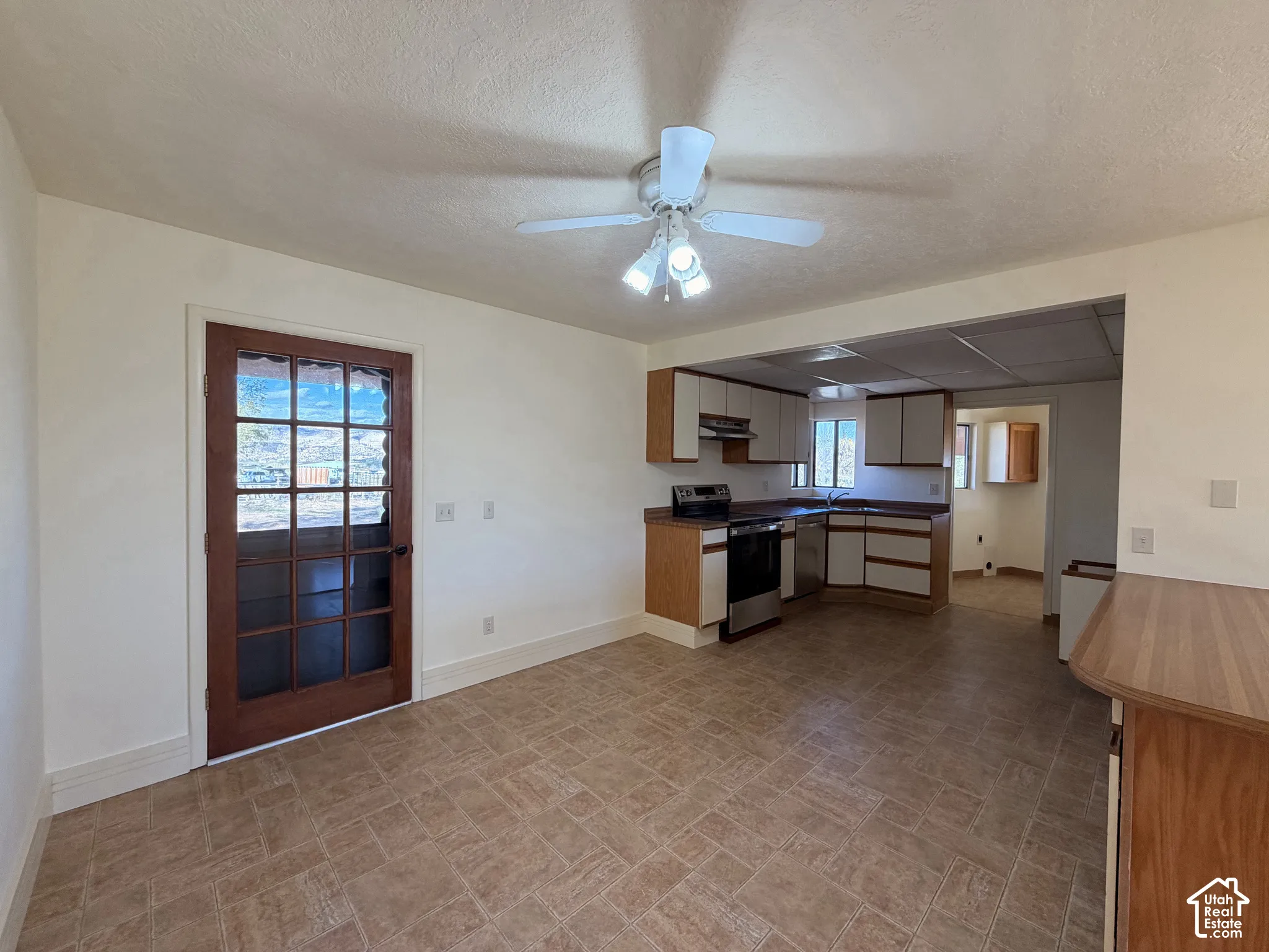 Dining Area to back patio