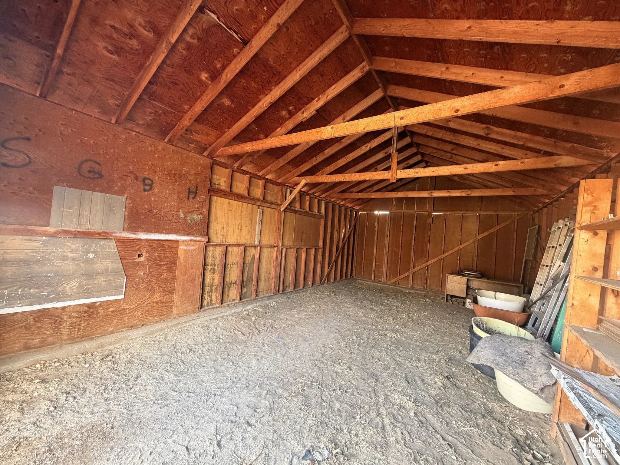 Huge Outbuilding/ Barn / Tack Shed