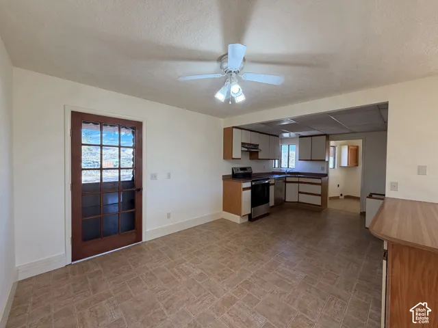 Dining Area to back patio