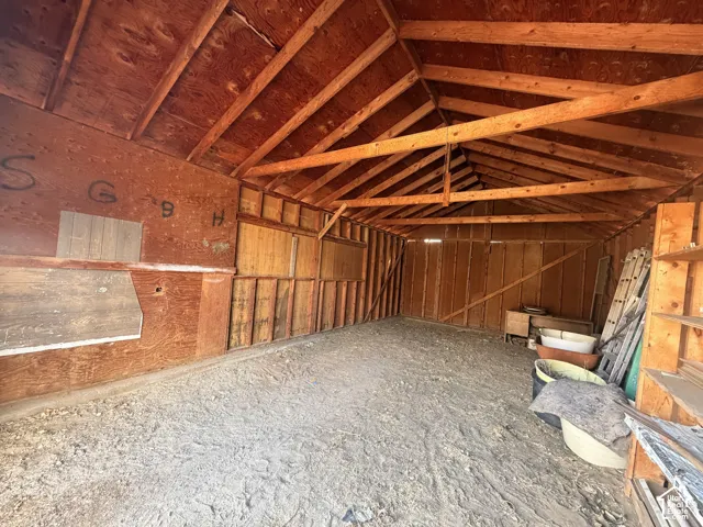 Huge Outbuilding/ Barn / Tack Shed