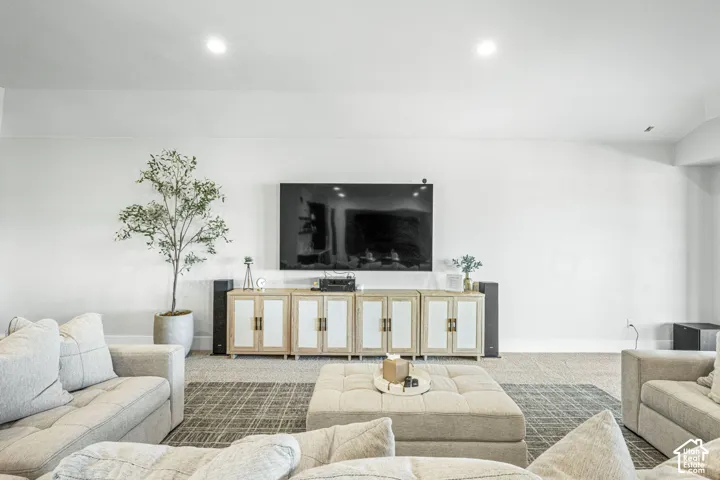 Recessed lighting and neutral wall finishes