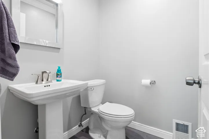 1513 E 5975 S, Holladay, Utah 84121