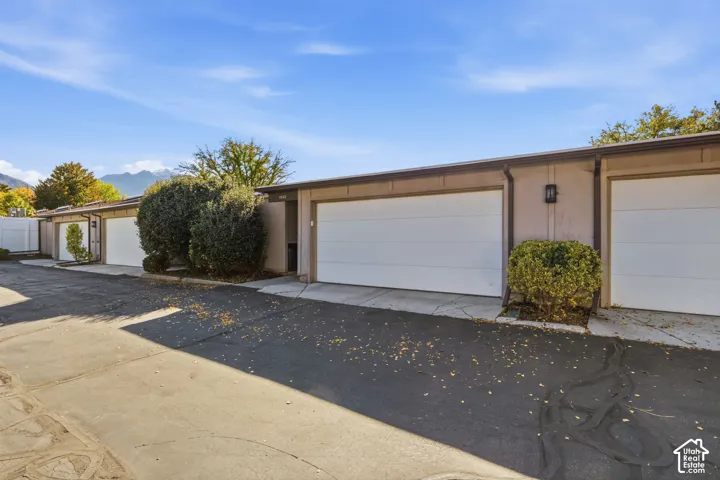 1513 E 5975 S, Holladay, Utah 84121