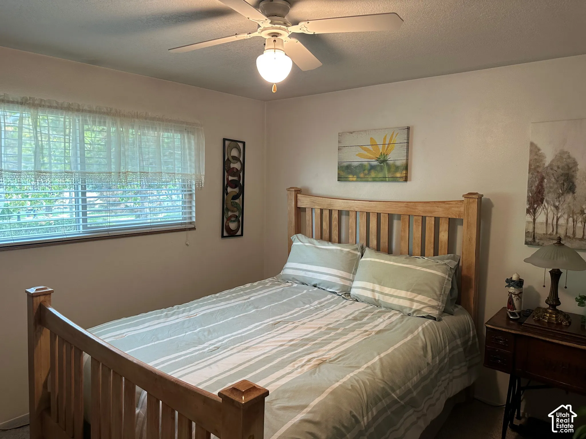Room featuring neutral wall paint, a ceiling-mounted light fixture with a fan, and horizontal window blinds