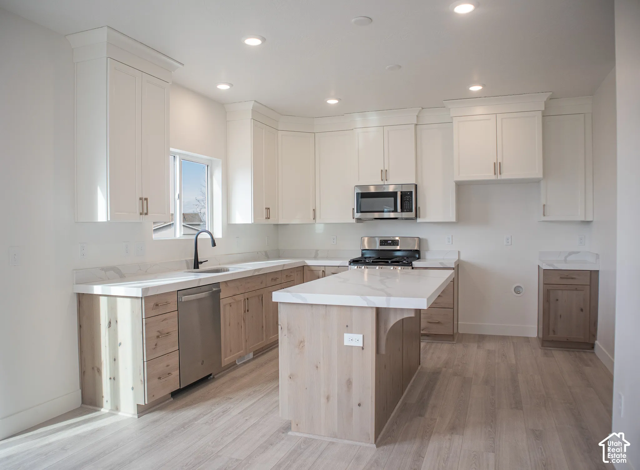 Kitchen with large island