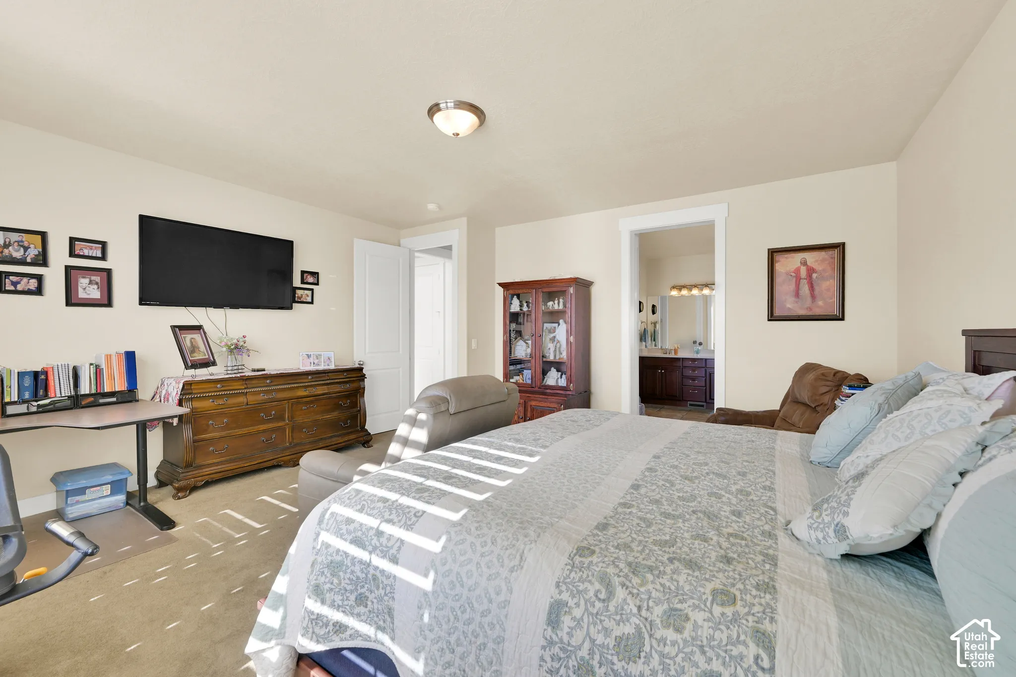 Spacious room featuring neutral wall tones, wall-to-wall carpeting, and a central ceiling-mounted light fixture