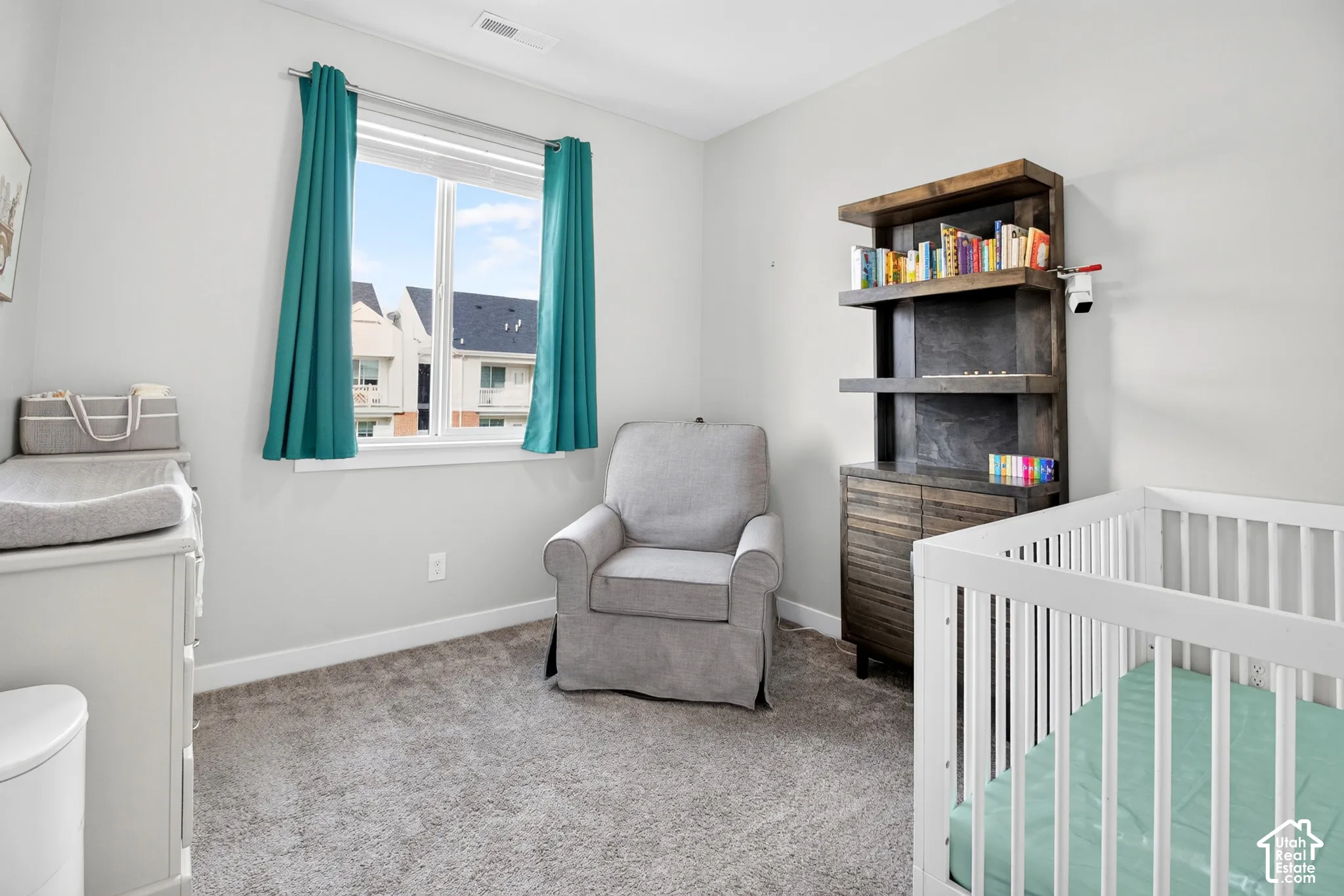 Neutral-toned wall paint, neutral carpeting, and a single-pane window