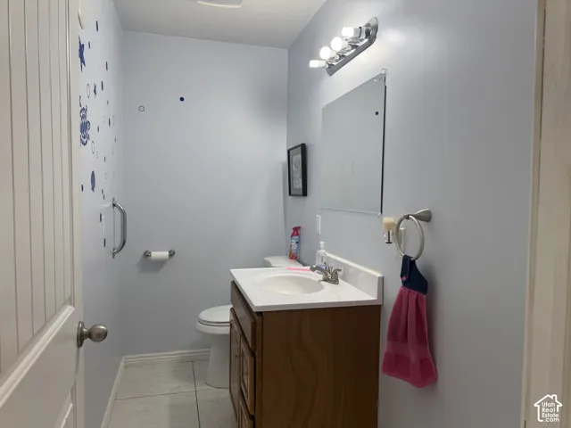 Main level 1/2 bath