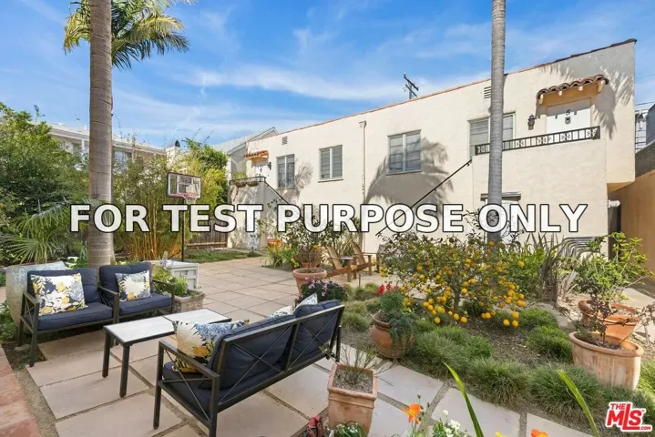 Communal Courtyard - 827 12th