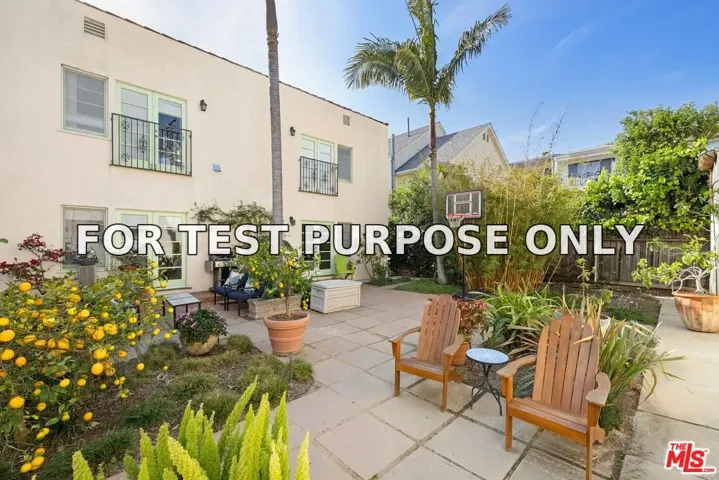 Communal Courtyard - 827 12th