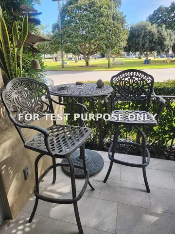 Relax on your covered, shady patio view peaceful views of Star Park. You can hear the waves breaking- it's just a block to the white sand beach The spacious patio is perfect for a grill and an ideal place to have a meal with your favorite beverage.