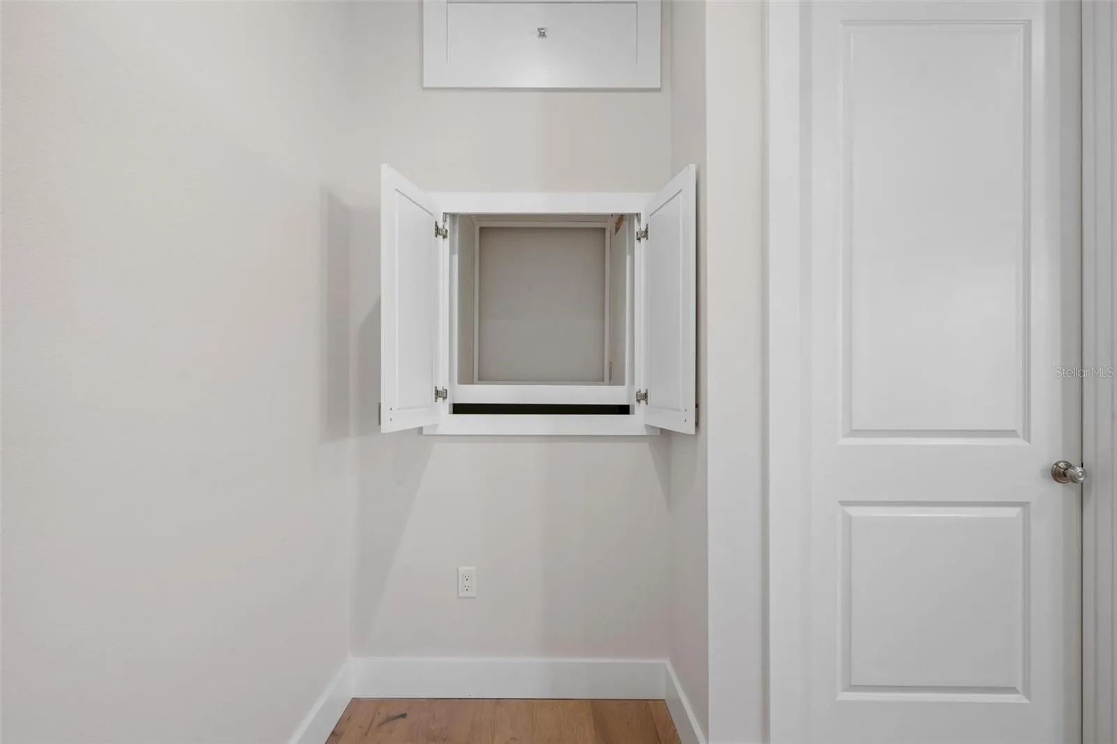 Dumbwaiter to All Floors