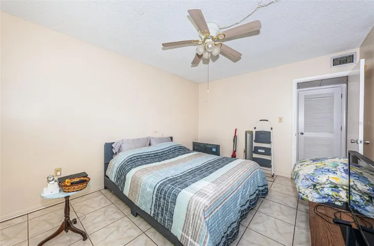 2001 Greenbriar Blvd #6, Clearwater, FL 33763