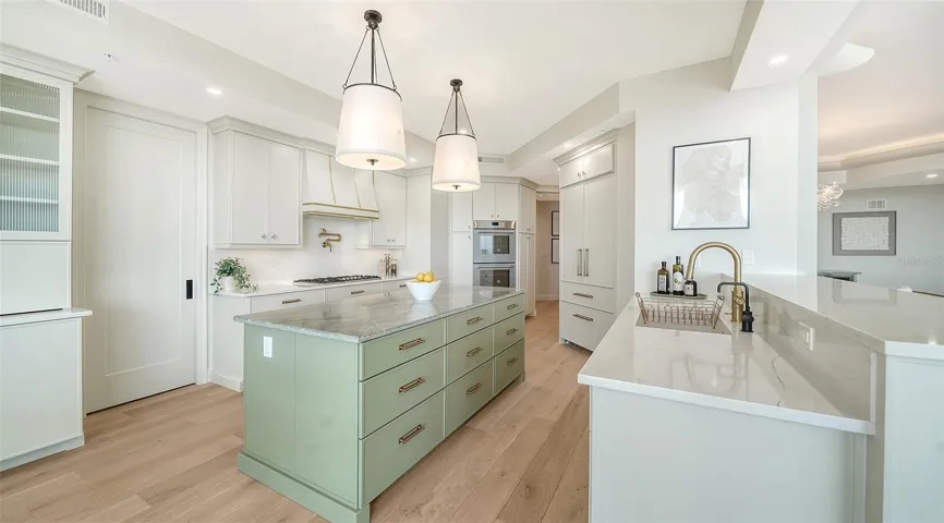 1300 Benjamin Franklin Dr #809, Sarasota, FL 34236