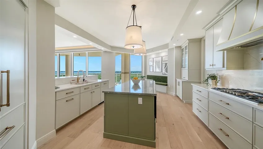 1300 Benjamin Franklin Dr #809, Sarasota, FL 34236