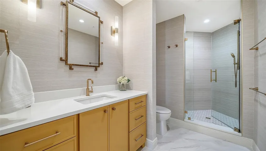 1300 Benjamin Franklin Dr #809, Sarasota, FL 34236