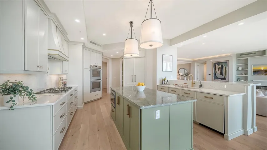 1300 Benjamin Franklin Dr #809, Sarasota, FL 34236