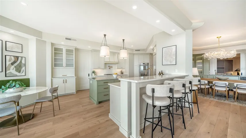 1300 Benjamin Franklin Dr #809, Sarasota, FL 34236