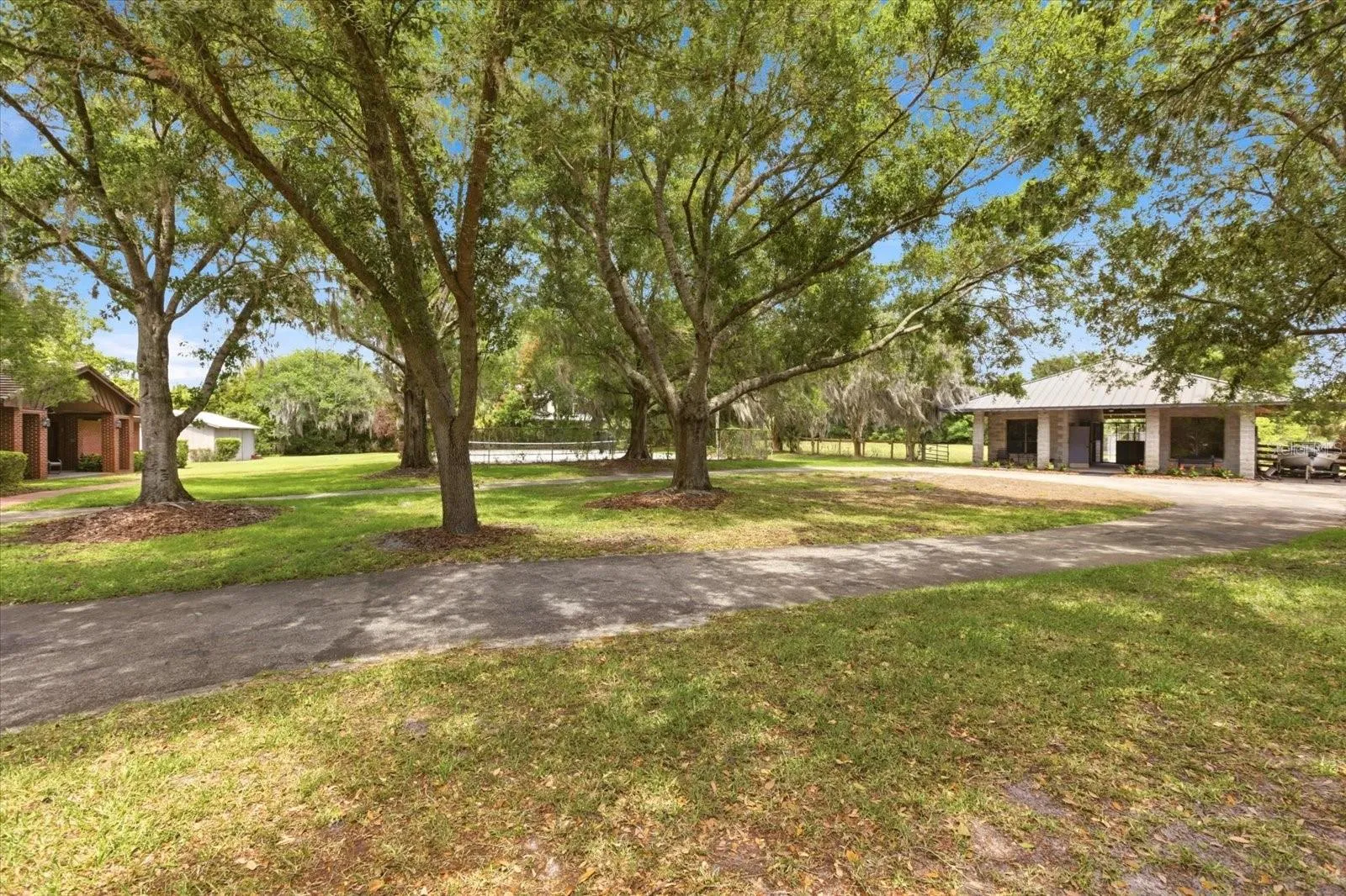 Large circular driveway to barn, main house and tennis court