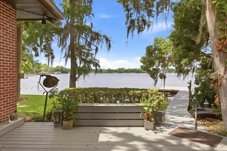 4910 E Lake Dr, Winter Springs, FL 32708