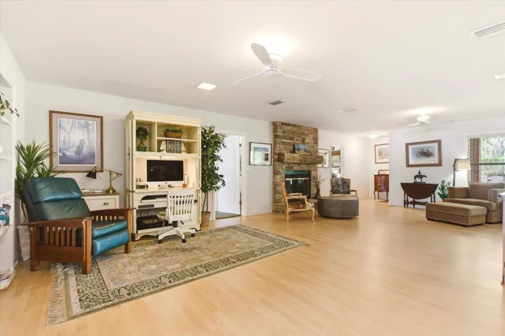 4910 E Lake Dr, Winter Springs, FL 32708