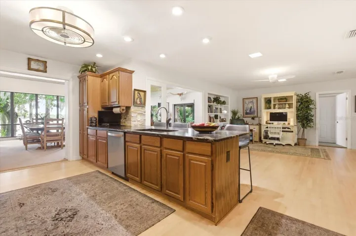 4910 E Lake Dr, Winter Springs, FL 32708