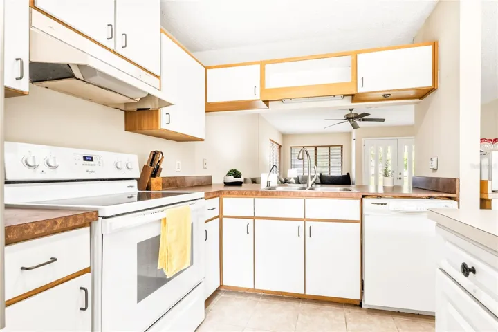 8 Lladd Ct, Palm Coast, FL 32164