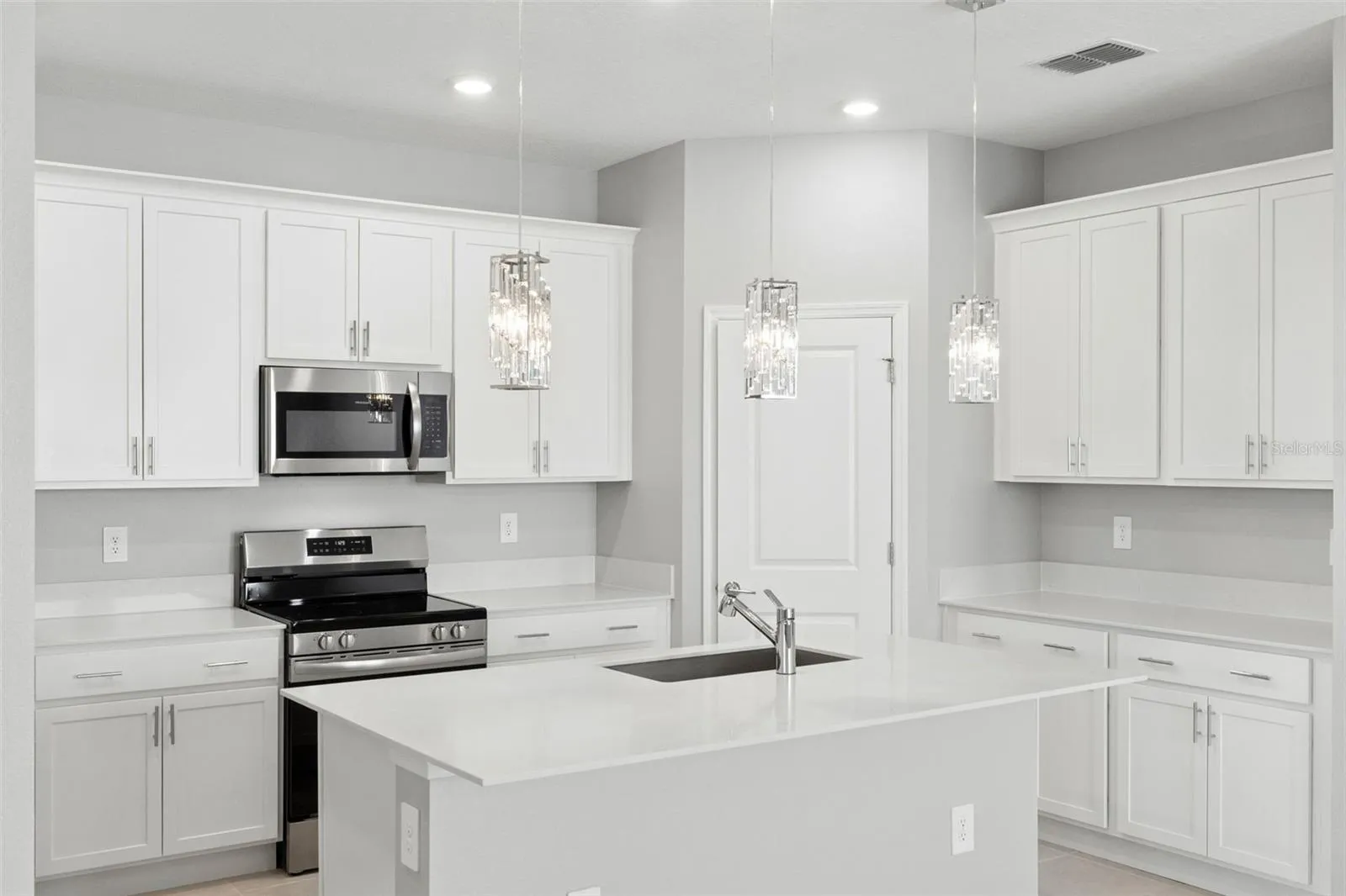 Kitchen w/Quartz Countertops